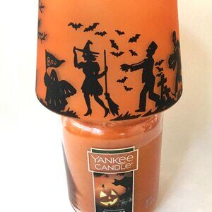 Yankee Candle Trick or Treat Large Jar with a Halloween Jar Shade